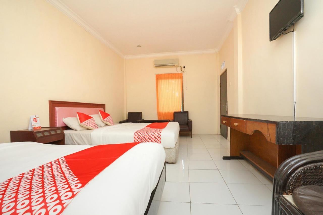 Oyo 2003 Female Guest House Probolinggo Exterior foto