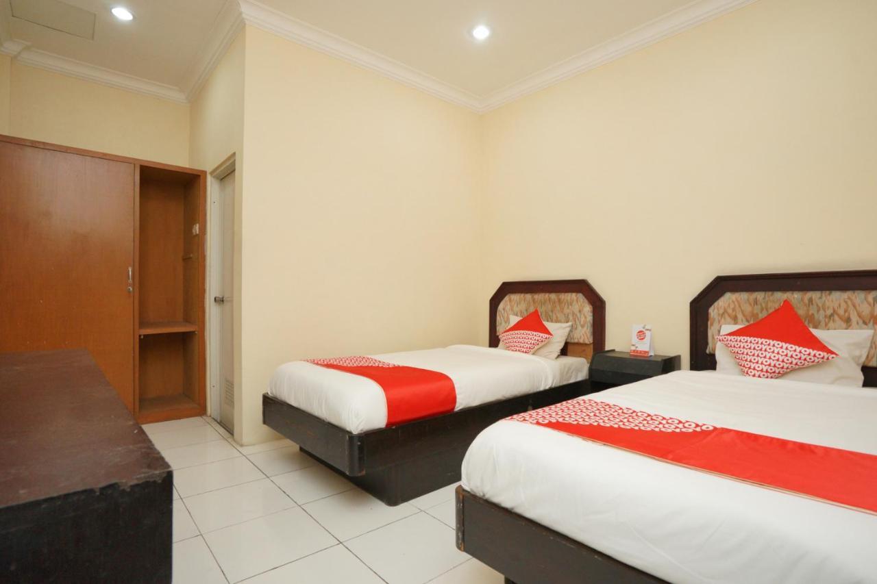 Oyo 2003 Female Guest House Probolinggo Exterior foto